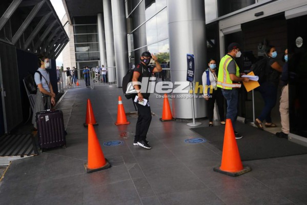 ¡Cánticos y nuevo look! La partida de Olimpia rumbo a Orlando para enfrentar al Montreal Impact