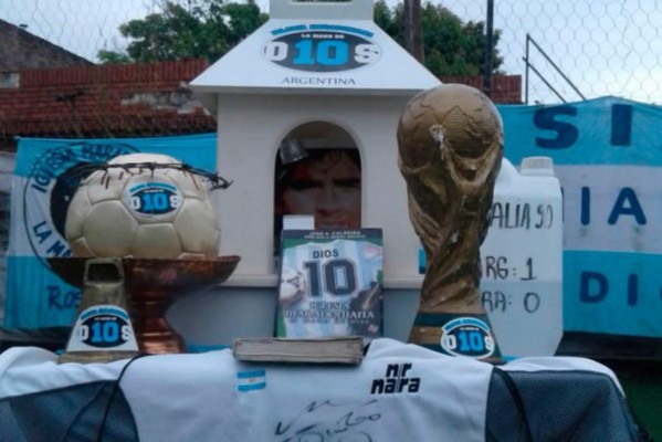 FOTOS: Así celebró la iglesia 'Maradoniana' el cumpleaños 59 de Diego, conoce sus diez mandamientos&nbsp;&nbsp;&nbsp;