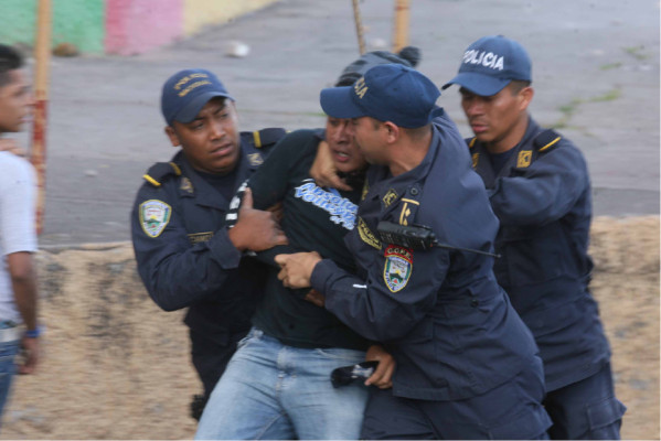 Barras de Olimpia y Motagua protagonizaron otro hecho bochornoso en Tegucigalpa.