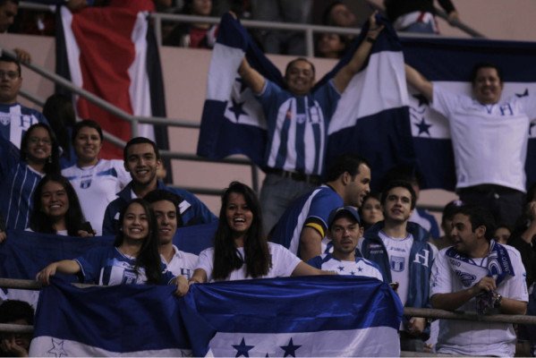 Ambiente en el partido Honduras vr Costa Rica.