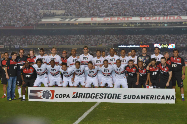 Sao Paulo, campeón de la Sudamericana en final accidentada por egreciones entre jugadores y policias.