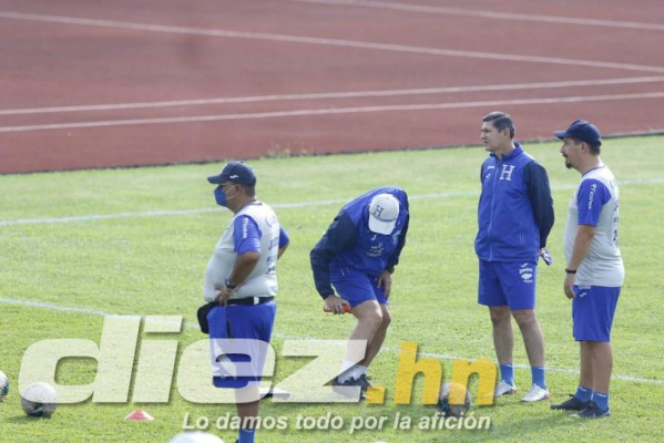 El 'spray mágico' de Fabián Coito y la plática con Choco Lozano: Así fue el cuarto día de entrenamiento de Honduras