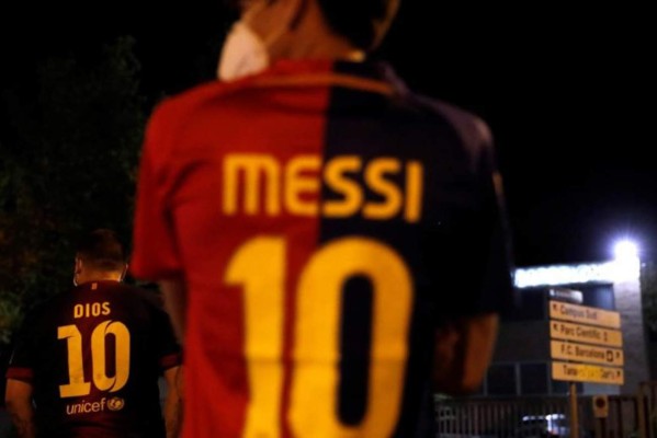 Messi pide irse del Barcelona y así reaccionan los aficionados en las afueras del Camp Nou