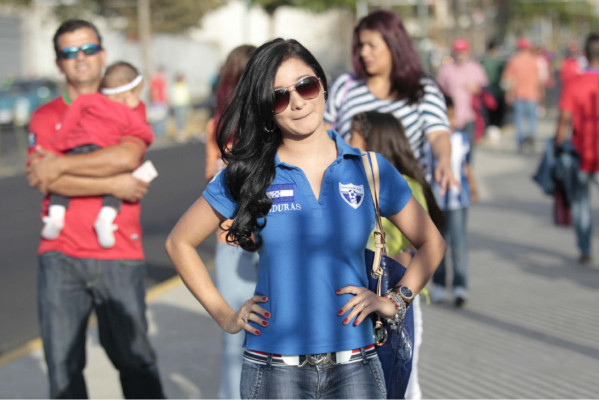Ambiente en el partido Honduras vr Costa Rica.