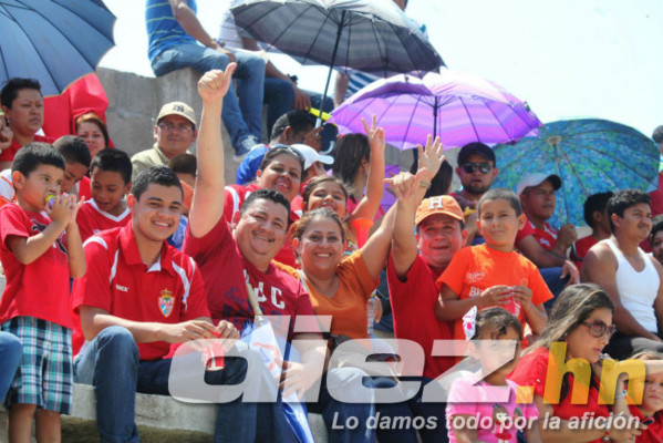 Ambientazo en el estadio Fransico Martínez.