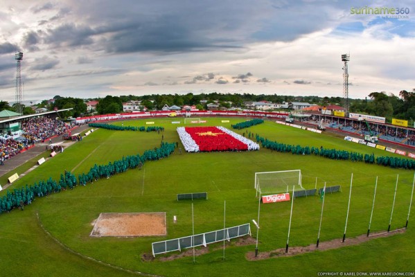¿Mejores que en Honduras? Los humildes, pero bonitos estadios en el Caribe