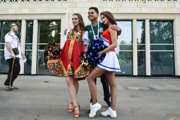 ¡Solo bellezas! Alemanas y mexicanas se roban las miradas en el Luzhniki Stadium