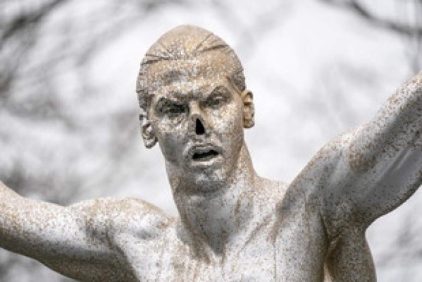 No paran: La estatua de Ibrahimovic sufre nuevo vandalismo y esta vez le cortan la nariz &nbsp;&nbsp;