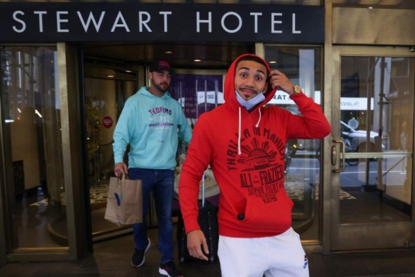 En medio del frío y de compras, Teófimo López arriba a Nueva York para noquear a George Kambosos