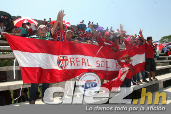 Ambientazo en el estadio Fransico Martínez.