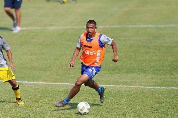 Mercado: Olimpia puede oficializar dos fichajes más y Roger Rojas define dónde jugará