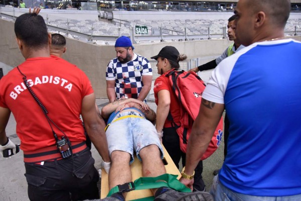¡Caos en Brasil! Desciende el Cruzeiro y el estadio se convierte en zona de guerra