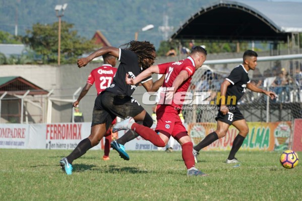NO VISTE EN TV: Lluvia de huevos, pancartas en el Nacional y chicas lindas