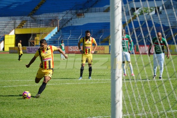 CURIOSAS: La furia del 'Chino' López y el cruce de palabras en silla del Olímpico