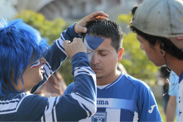Ambiente en el partido Honduras vr Costa Rica.