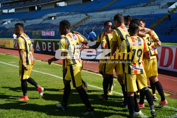 CURIOSAS: La furia del 'Chino' López y el cruce de palabras en silla del Olímpico