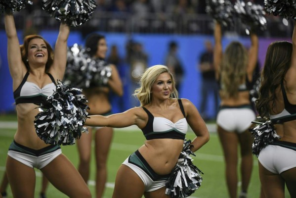 Las explosivas chicas que adornaron el Super Bowl LII