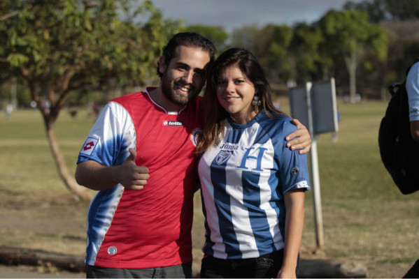 Ambiente en el partido Honduras vr Costa Rica.