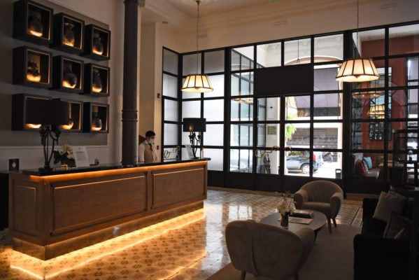 ¡De lujo! Ronaldinho pasa su noveno día en 'celda de oro' en Paraguay