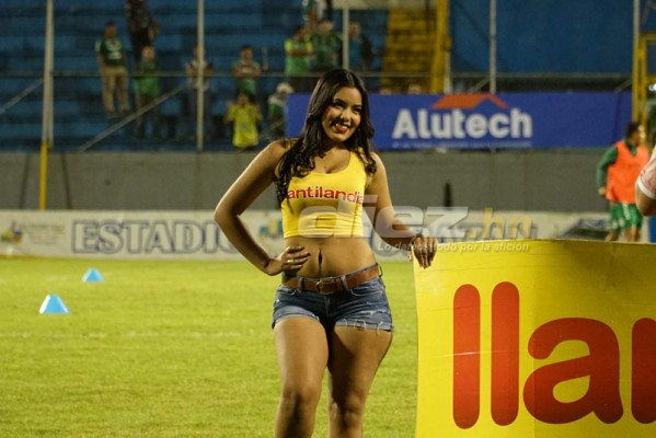 NO VISTE EN TV: Lluvia, mujeres lindas y susto en La Ceiba