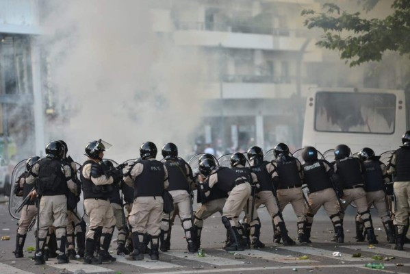 ¡Relajo tras relajo! Nuevos incidentes en las afueras del Estadio Monumental