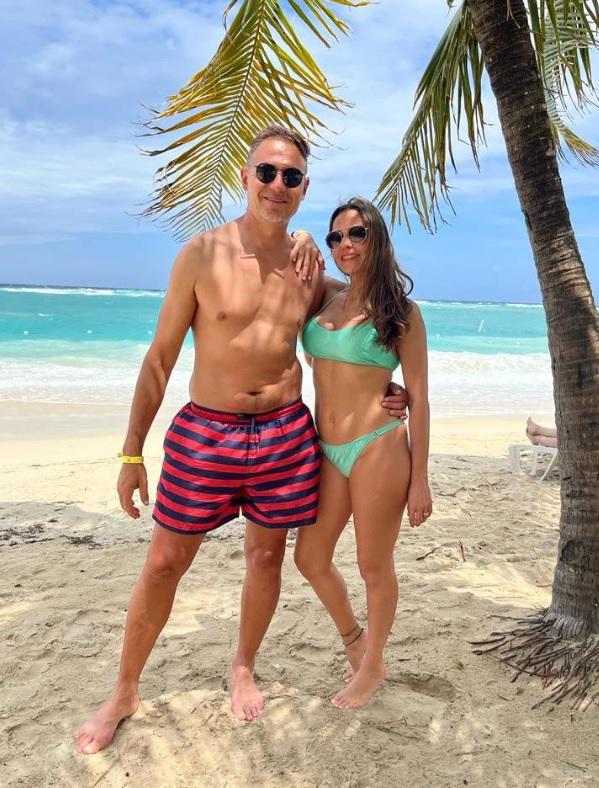 Su esposa deslumbró: Así fueron las vacaciones de “La Tota” Medina, entrenador de Motagua, en Roatán