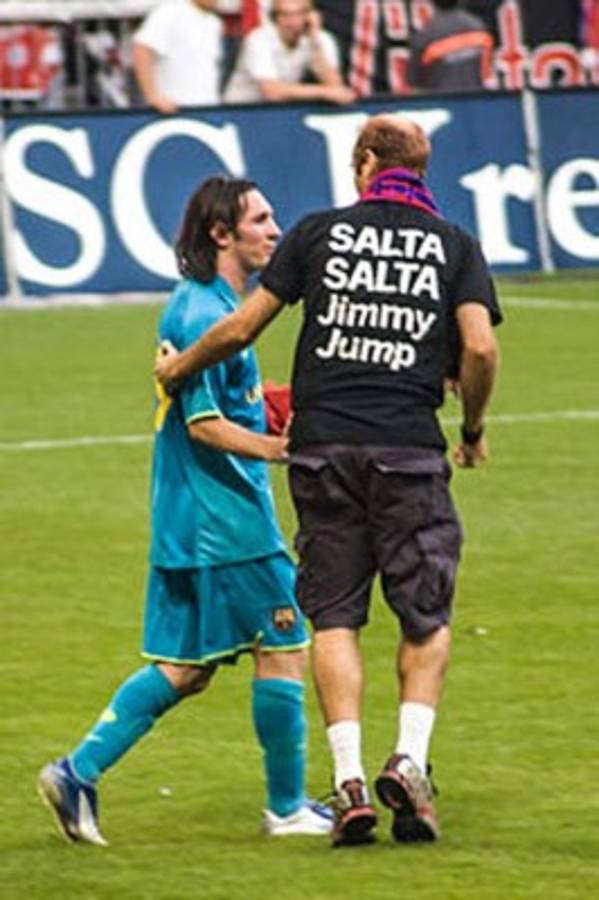 FOTOS: Los espontáneos más recordados que se han metido a la cancha por Messi