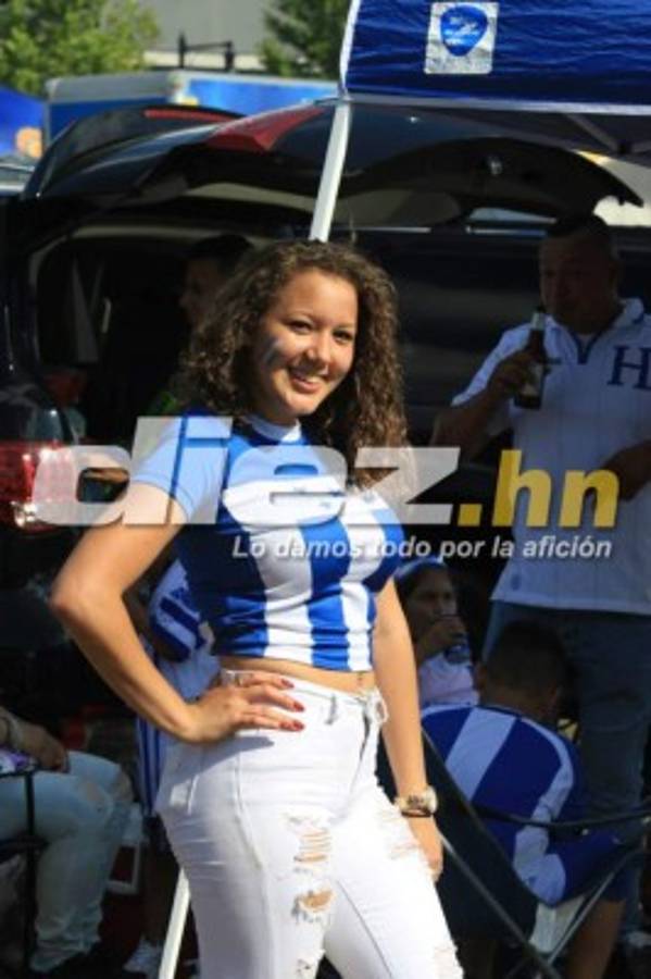 ¡Catrachas y ticas! Las chicas más hermosas en el Red Bull Arena