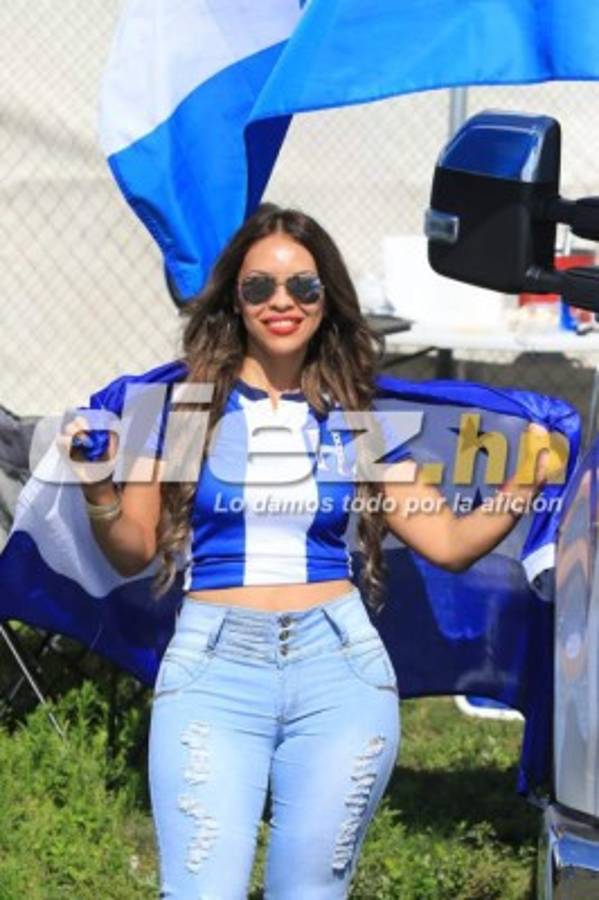 ¡Catrachas y ticas! Las chicas más hermosas en el Red Bull Arena