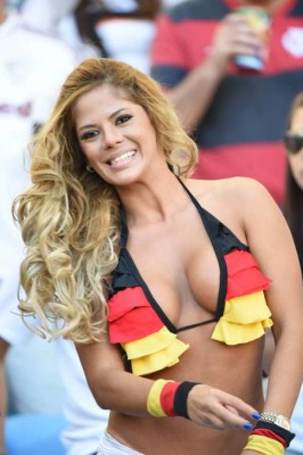 FOTOS: Así es Simone Villar, la bella paraguaya que cautivó en la Copa América