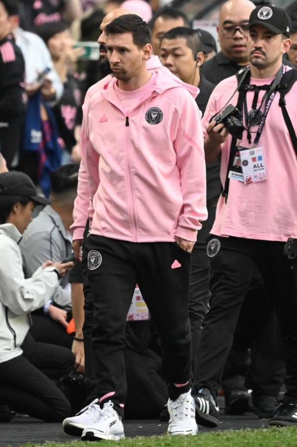 Messi es abucheado en Hong Kong por no jugar con el Inter Miami: “Me siento engañado; ojalá no hubiera venido”