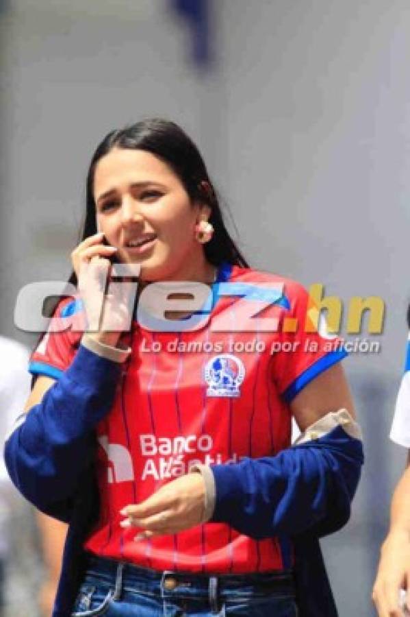 Modelos, aficionadas y esposas de jugadores, entre las chicas de la final Olimpia-Motagua