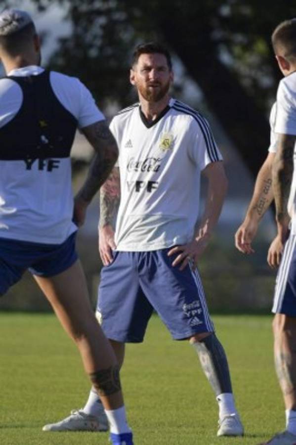 ¡Messi recibe regalo! Así fue el entreno de Argentina previo a enfrentar a Brasil