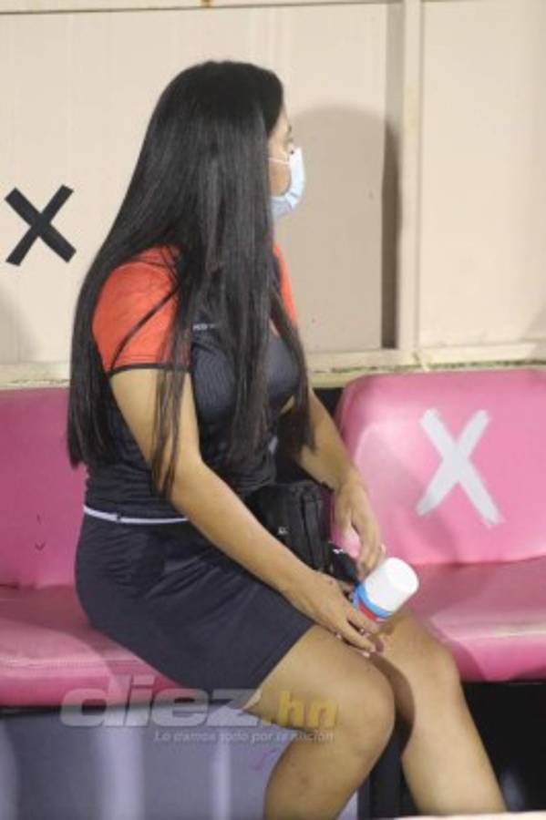 La afición volvió al estadio: las hermosas chicas y la fisioterapeuta del Vida que enamoró en La Ceiba