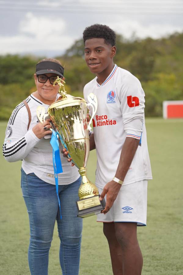 ¿Real Madrid o Barcelona? ¿Messi o Cristiano Ronaldo? Los detalles desconocidos de la vida de Dereck Moncada, la perla del Olimpia