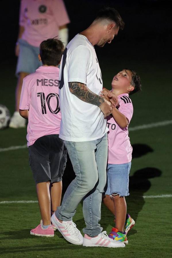 Así fue el reencuentro de Messi con Busquets en el Inter Miami; Antonela levanta suspiros y el cálido saludo con Beckham