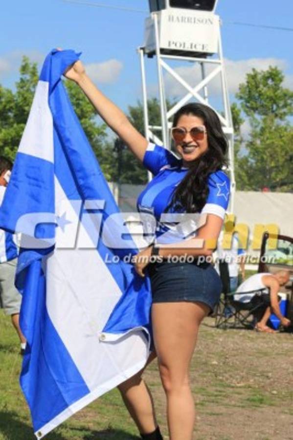 ¡Catrachas y ticas! Las chicas más hermosas en el Red Bull Arena