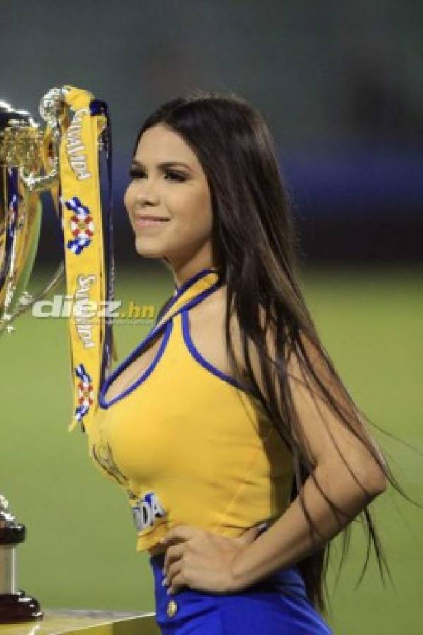 ¿Quién es? La preciosa rubia que se paseó por el Nacional durante el Motagua - Vida