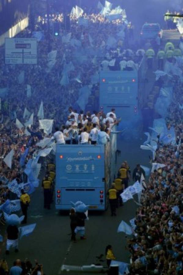 ¡La locura del Manchester City tras conquistar todo en el fútbol inglés!