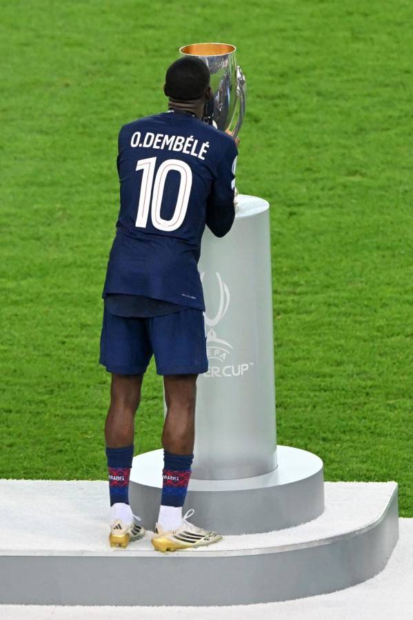 El nuevo portero del PSG pasó de villano a héroe y así festejó Luis Enrique tras ganar la Supercopa; el Balón de Oro ya tiene dueño