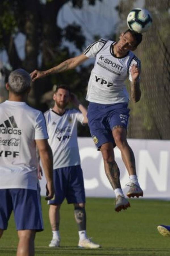 ¡Messi recibe regalo! Así fue el entreno de Argentina previo a enfrentar a Brasil