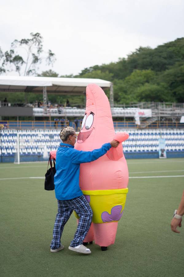La pelea de Supremo, Joao deslumbra con baile sexy y el flow de tiktoker previo al Honduras-Nicaragua en Managua