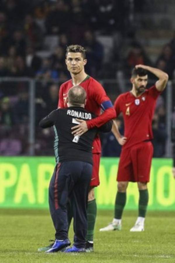 LOCURA: Boxers y hasta besitos para Cristiano Ronaldo en la derrota contra Holanda