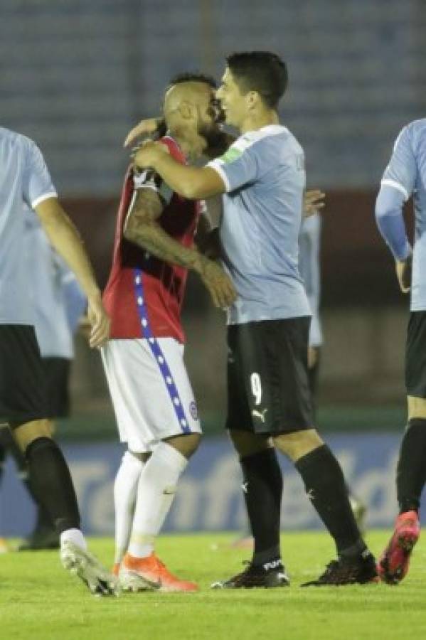 El reencuentro de Suárez y Vidal, el gesto de Messi y así llegó el 'Maestro' Tabárez al estadio