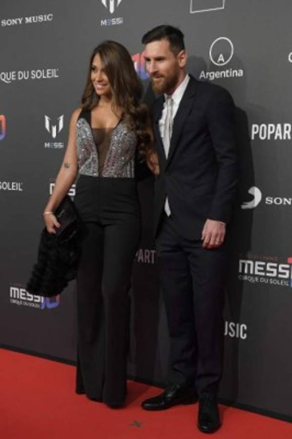 Fotos: Antonella Roccuzzo levanta suspiros en la gran noche de Messi