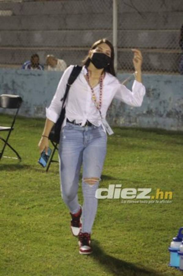 Lo que no viste en TV en la jornada 9: bellezas, beso apasionado de Pereira ¡y graves heridas a dos jugadores!