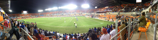 'Hondureños en el BBVA Compass de Houston'