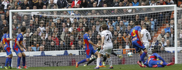 Real Madrid , sin Cristiano Ronaldo, venció 3-0 al Elche