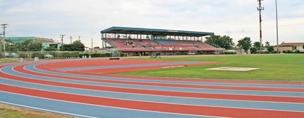 Federación de Honduras viajó a Islas Caimán para inspeccionar el estadio donde se jugará y revela fotos íntimas: ¿Es apto?