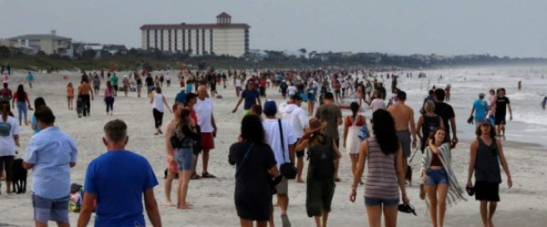 Playas de Florida son abiertas y se aglomera la gente en pleno brote de coronavirus